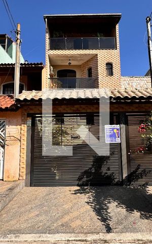 Casa à venda com 377m², 3 quartos e 6 vagas Casa à venda com 377m², 3 quartos e 6 vagasFachada