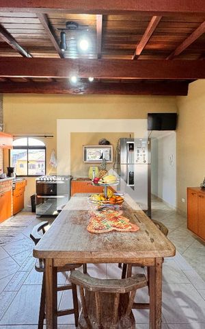 Casa à venda com 377m², 3 quartos e 6 vagas Casa à venda com 377m², 3 quartos e 6 vagasCozinha 2