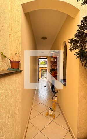Casa à venda com 377m², 3 quartos e 6 vagas Casa à venda com 377m², 3 quartos e 6 vagasCorredor