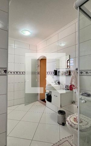Casa à venda com 377m², 3 quartos e 6 vagas Casa à venda com 377m², 3 quartos e 6 vagasBanheiro da Suíte