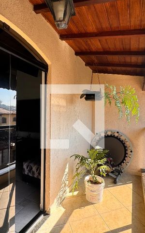 Casa à venda com 377m², 3 quartos e 6 vagas Casa à venda com 377m², 3 quartos e 6 vagasSacada Sala de TV