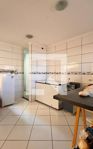 Casa à venda com 377m², 3 quartos e 6 vagas Casa à venda com 377m², 3 quartos e 6 vagasCozinha