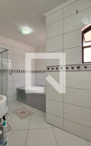 Casa à venda com 377m², 3 quartos e 6 vagas Casa à venda com 377m², 3 quartos e 6 vagasBanheiro da Suíte