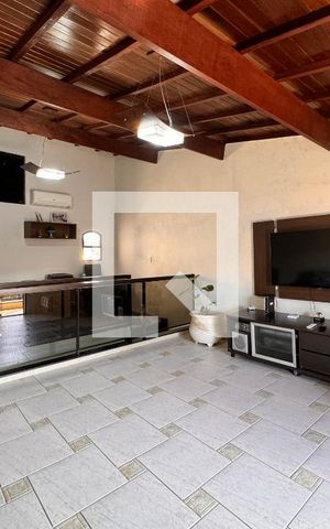 Casa à venda com 377m², 3 quartos e 6 vagas Casa à venda com 377m², 3 quartos e 6 vagasSala de TV