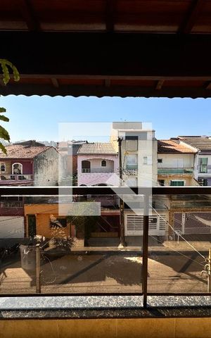 Casa à venda com 377m², 3 quartos e 6 vagas Casa à venda com 377m², 3 quartos e 6 vagasSacada Sala de TV