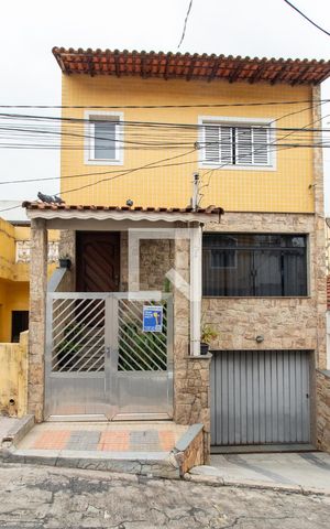 Casa à venda com 120m², 2 quartos e 4 vagas Casa à venda com 120m², 2 quartos e 4 vagasFachada