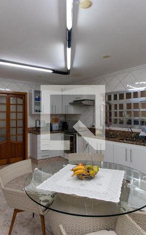 Casa à venda com 120m², 2 quartos e 4 vagas Casa à venda com 120m², 2 quartos e 4 vagasCozinha