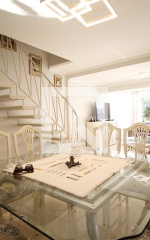 Casa à venda com 262m², 4 quartos e 3 vagasSala