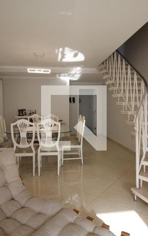 Casa à venda com 262m², 4 quartos e 3 vagasSala