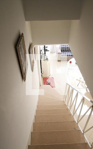 Casa à venda com 262m², 4 quartos e 3 vagasEscada
