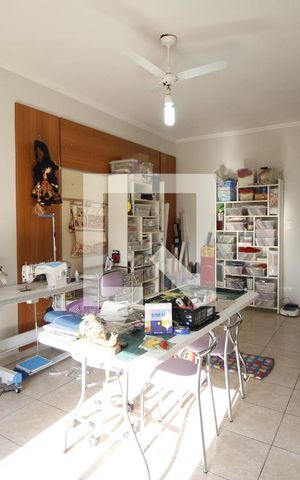 Casa à venda com 262m², 4 quartos e 3 vagasEscritório