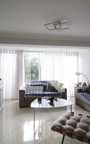 Casa à venda com 262m², 4 quartos e 3 vagasSala