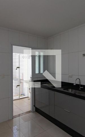 Casa à venda com 80m², 2 quartos e 2 vagas Casa à venda com 80m², 2 quartos e 2 vagasCozinha