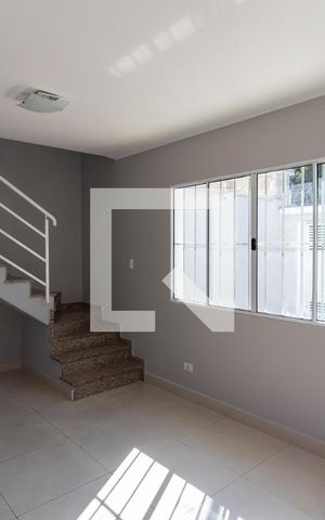 Casa à venda com 80m², 2 quartos e 2 vagas Casa à venda com 80m², 2 quartos e 2 vagasSala