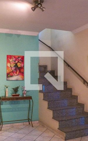 Casa à venda com 150m², 3 quartos e 5 vagas Casa à venda com 150m², 3 quartos e 5 vagasSala