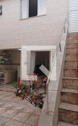 Casa à venda com 145m², 3 quartos e 1 vagaFundos da casa