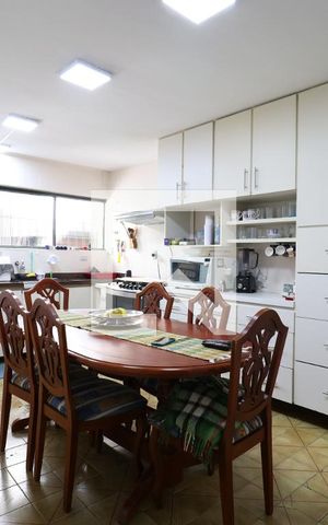 Casa à venda com 232m², 2 quartos e 1 vagaCozinha