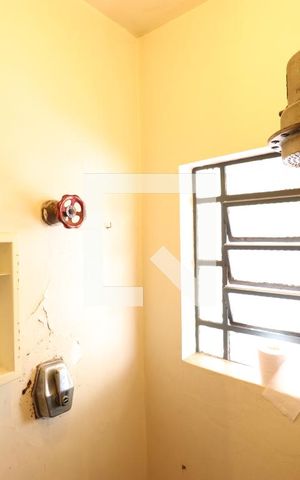 Casa à venda com 232m², 2 quartos e 1 vagaBanheiro de serviço
