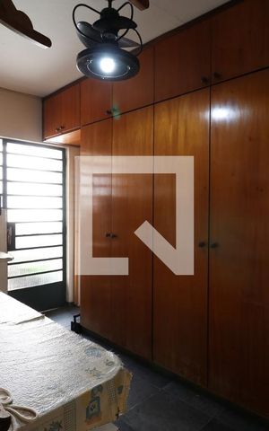 Casa à venda com 232m², 2 quartos e 1 vagaQuarto de Serviço