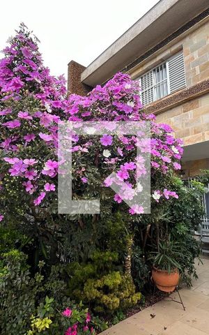 Casa à venda com 300m², 3 quartos e 5 vagasFachada 