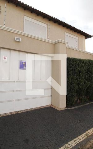 Casa para alugar com 227m², 4 quartos e 4 vagasFachada