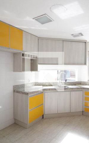 Casa para alugar com 227m², 4 quartos e 4 vagasCozinha