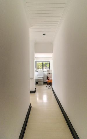 Casa à venda com 550m², 4 quartos e 4 vagasCorredor