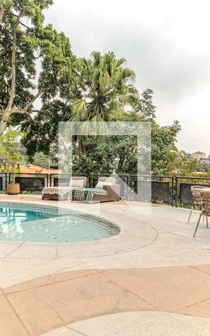 Casa à venda com 550m², 4 quartos e 4 vagasPiscina