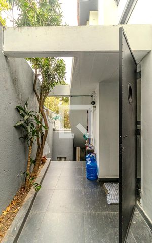 Casa à venda com 550m², 4 quartos e 4 vagasCorredor de Serviço