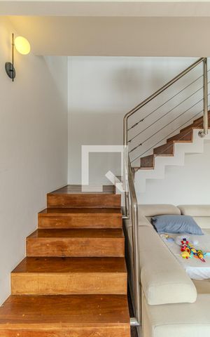 Casa à venda com 550m², 4 quartos e 4 vagasEscada