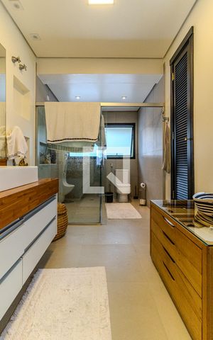 Casa à venda com 550m², 4 quartos e 4 vagasBanheiro da Suíte 1