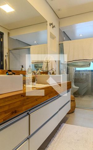 Casa à venda com 550m², 4 quartos e 4 vagasBanheiro da Suíte 1