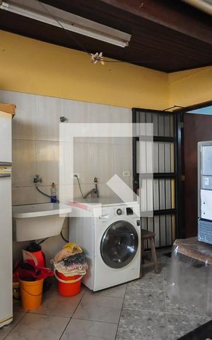 Casa à venda com 194m², 3 quartos e 4 vagas Casa à venda com 194m², 3 quartos e 4 vagasÁrea de Serviço