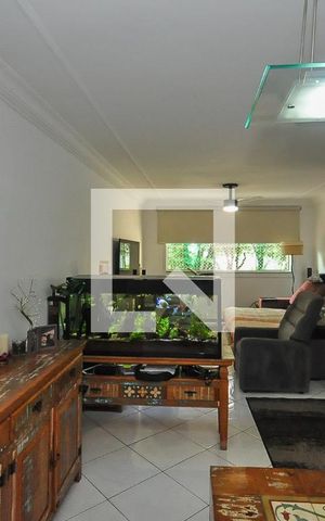 Casa à venda com 194m², 3 quartos e 4 vagas Casa à venda com 194m², 3 quartos e 4 vagasSala