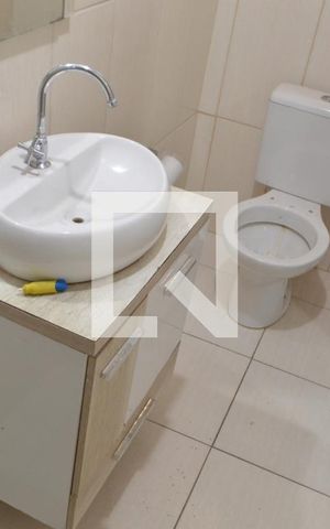 Casa de condomínio à venda com 200m², 3 quartos e 4 vagas Casa de condomínio à venda com 200m², 3 quartos e 4 vagasBanheiro da Suíte 1