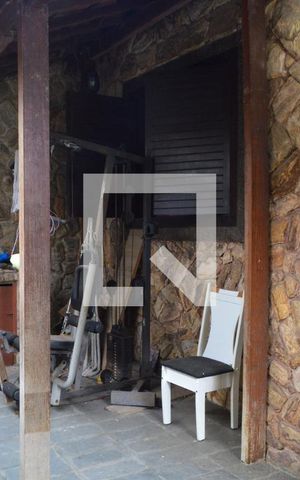 Casa de condomínio à venda com 200m², 3 quartos e 4 vagas Casa de condomínio à venda com 200m², 3 quartos e 4 vagasVaranda