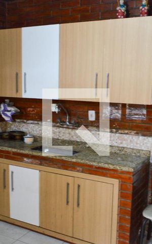 Casa de condomínio à venda com 200m², 3 quartos e 4 vagas Casa de condomínio à venda com 200m², 3 quartos e 4 vagasCozinha