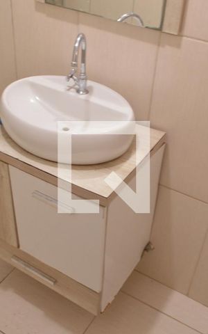 Casa de condomínio à venda com 200m², 3 quartos e 4 vagas Casa de condomínio à venda com 200m², 3 quartos e 4 vagasBanheiro da Suíte 1
