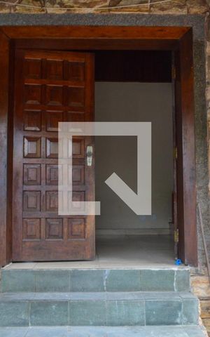 Casa de condomínio à venda com 200m², 3 quartos e 4 vagas Casa de condomínio à venda com 200m², 3 quartos e 4 vagasEntrada