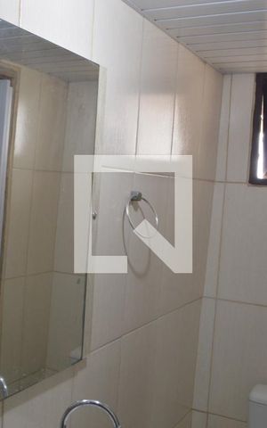 Casa de condomínio à venda com 200m², 3 quartos e 4 vagas Casa de condomínio à venda com 200m², 3 quartos e 4 vagasBanheiro da Suíte 1