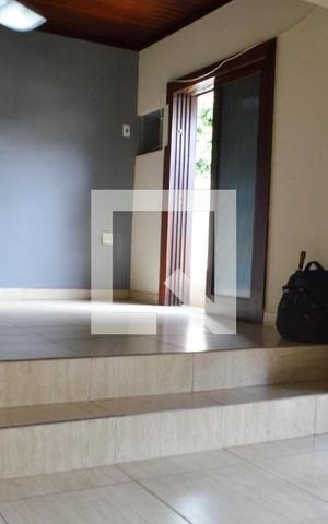 Casa de condomínio à venda com 200m², 3 quartos e 4 vagas Casa de condomínio à venda com 200m², 3 quartos e 4 vagasSala
