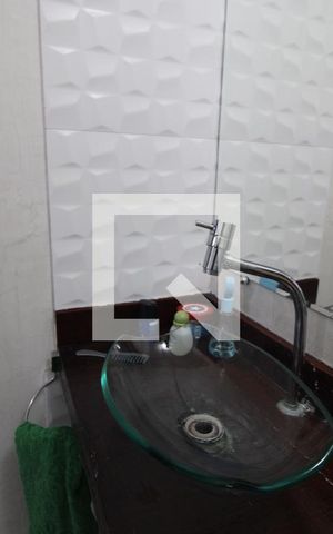 Casa à venda com 120m², 2 quartos e 2 vagasPia banheiro da suíte 1