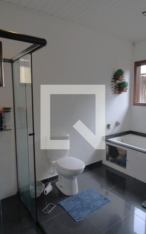 Casa à venda com 120m², 2 quartos e 2 vagasBanheiro da suíte 2
