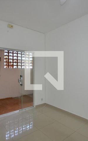 Casa para alugar com 79m², 2 quartos e sem vagaSala