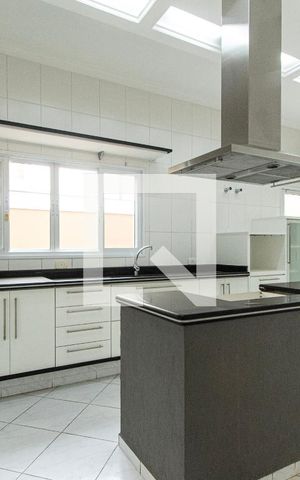 Casa de condomínio para alugar com 380m², 3 quartos e 4 vagas Casa de condomínio para alugar com 380m², 3 quartos e 4 vagasCozinha