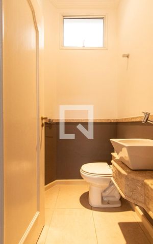 Casa de condomínio para alugar com 380m², 3 quartos e 4 vagas Casa de condomínio para alugar com 380m², 3 quartos e 4 vagasLavabo 1