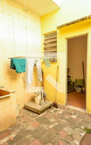 Casa à venda com 185m², 4 quartos e 3 vagas Casa à venda com 185m², 4 quartos e 3 vagasÁrea de Serviço
