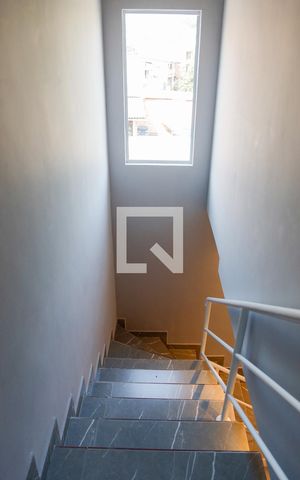 Casa de condomínio à venda com 70m², 2 quartos e 1 vaga Casa de condomínio à venda com 70m², 2 quartos e 1 vagaEscada