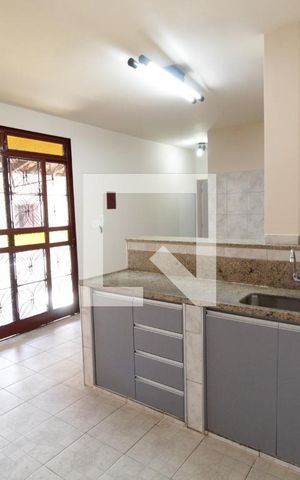 Casa para alugar com 300m², 4 quartos e 10 vagasCozinha
