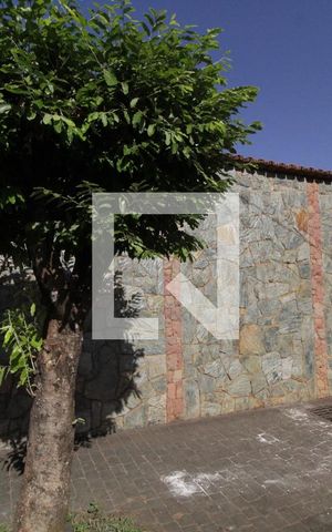 Casa para alugar com 300m², 4 quartos e 10 vagasFachada